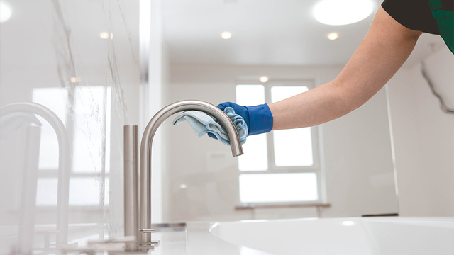 BANYO TEMİZLİĞİNDE PÜF NOKTALARI: PARILDAYAN BİR BANYOYA NASIL SAHİP OLURSUNUZ?