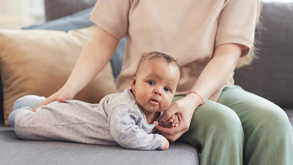 EVDE BEBEKLER İÇİN KAZALARI ÖNLEMEK VE İLK YARDIM UYGULAMALARI