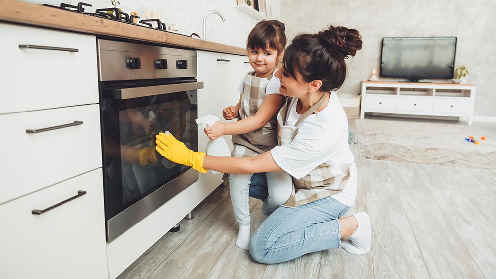 Çocuklu Evlerde Temizlik Sırları: Pratik Önerilerle Hem Temiz Hem Güvenli Bir Ortam