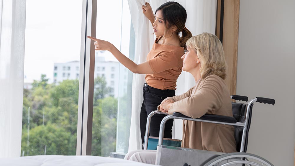 Evde Yaşlı Bakımında Güvenlik Önlemleri ve Evde Riskleri Azaltma Stratejileri