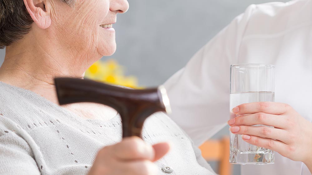 Yaşlı Bakımında Beslenme Önerileri: Sağlıklı ve Dengeli Bir Diyetin Önemi